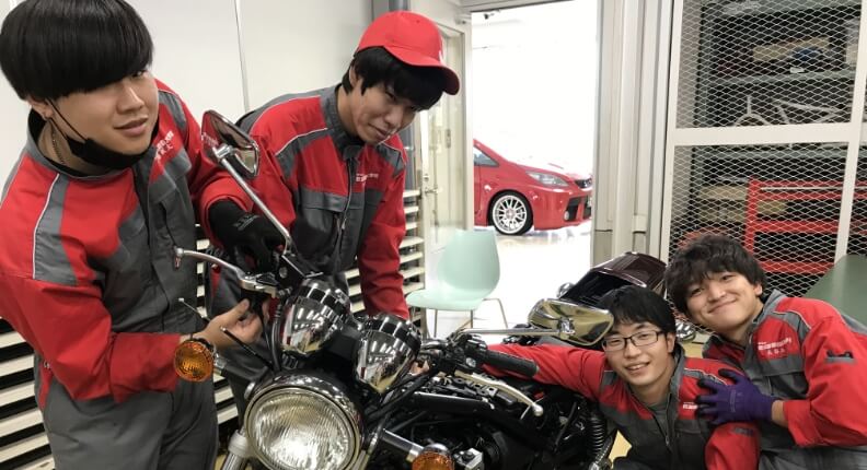 クルマ・バイク好きが集まる。だから授業以外も充実